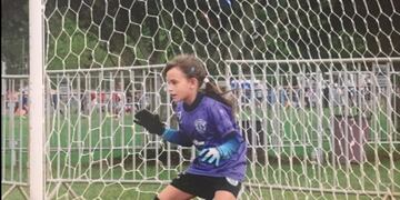 Rafaela Robinson, de 11 años, juego al arco y es figura en Brasil donde vive con su familia\u002E (Facebook)