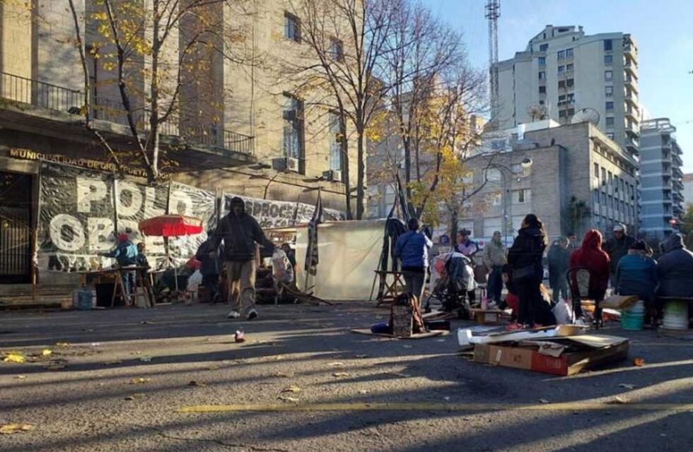 Décimo día de acampe del Polo Obrero frente a la Municipalidad de Mar del Plata