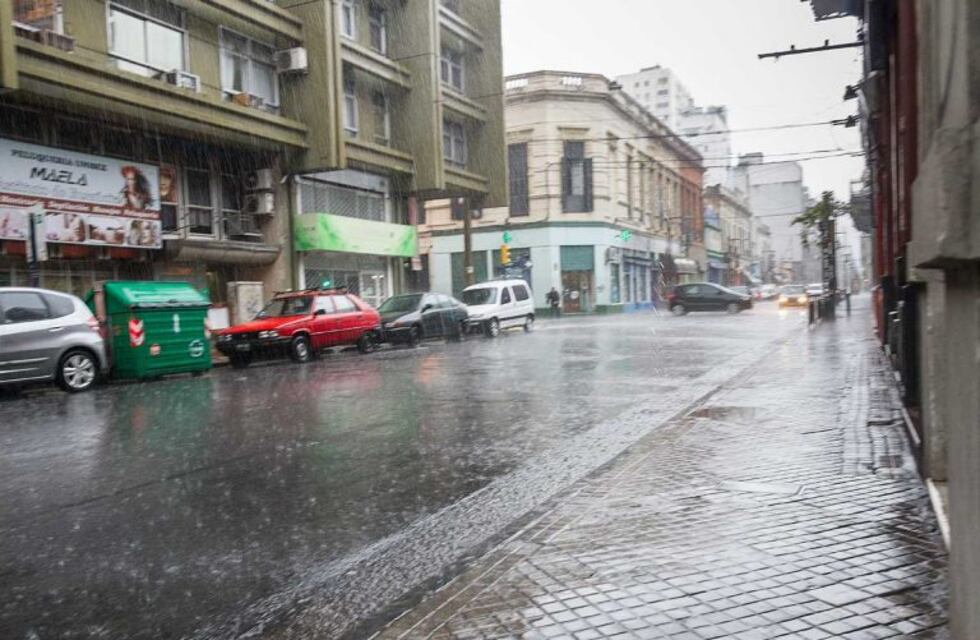 El alerta por tormentas fuertes en la provincia de Santa Fe se extendió hasta el martes