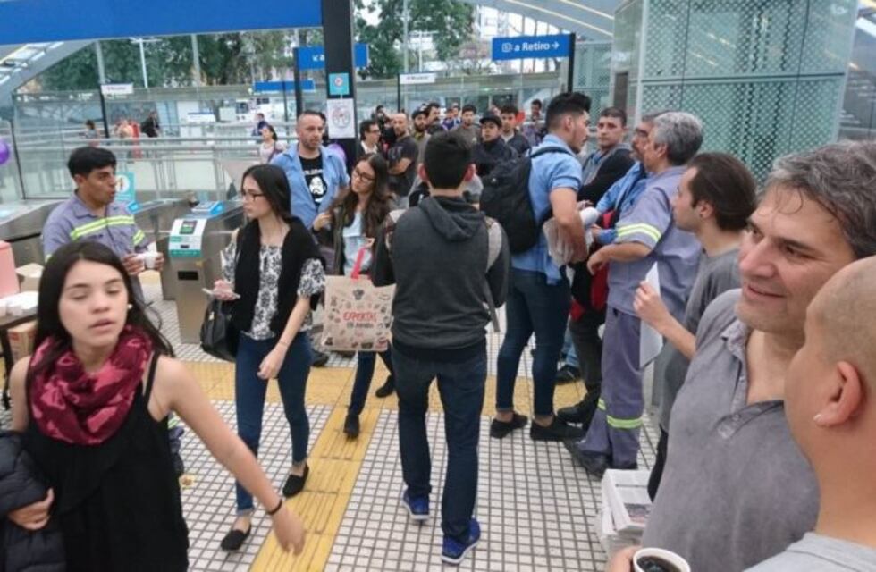 Metrovías anunció despidos mientras los metrodelegados levantaban molinetes en la línea C