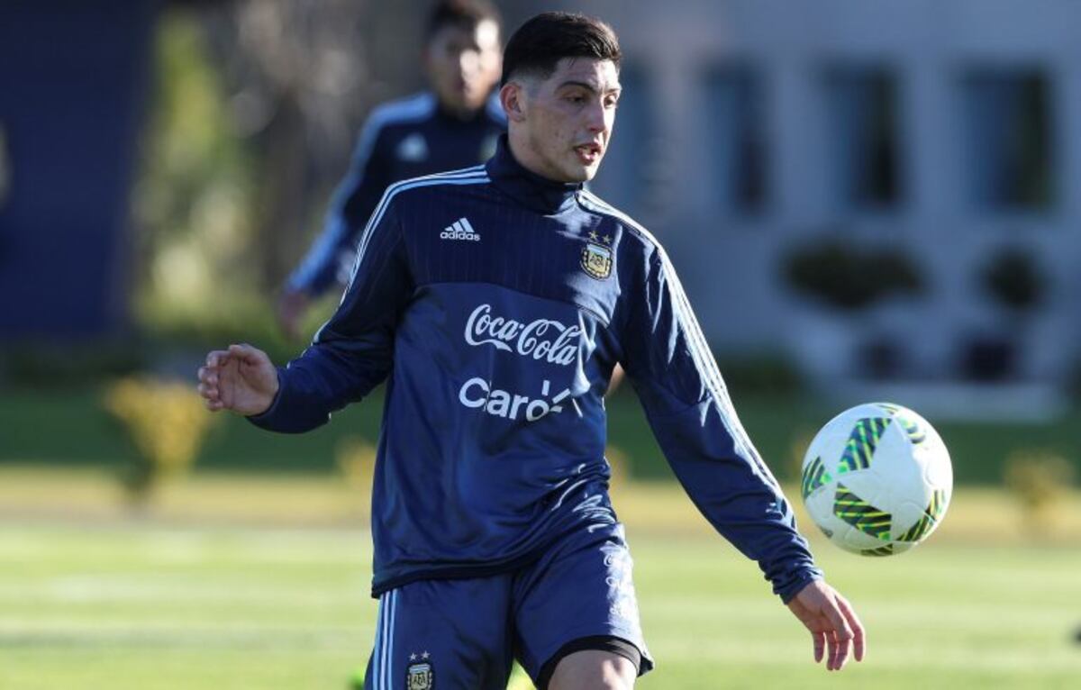 La seleccion olimpica de Argentina entrena en el predio de la AFA en ezeiza BUENOS AIRES (ARGENTINA), 12/07/2016\u002E- Cristian Espinoza, jugador del equipo argentino de fútbol, durante una sesión de entrenamiento en Ezeiza (Buenos Aires) hoy, martes 12 de julio de 2016\u002E EFE/DAVID FERNÁNDEZ buenos aires Cristian Espinoza entrenamiento practica de la seleccion argentina olimpica futbol futbolistas jugadores entrenando