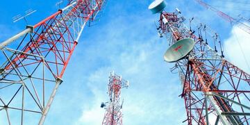 Construyen una antena de celulares en barrio Tango sin autorizaciu00f3n