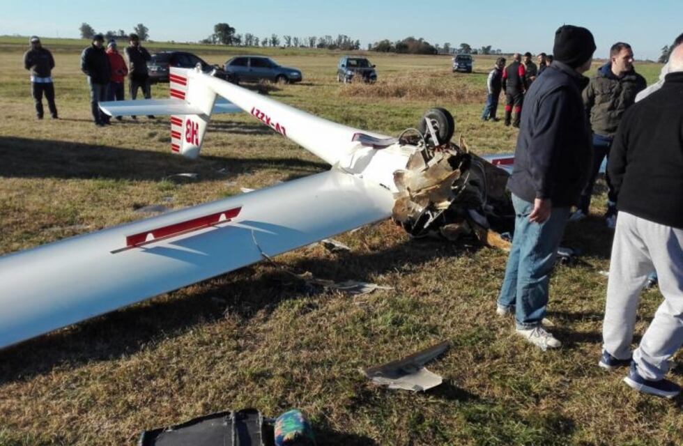 Una piloto sufrió múltiples lesiones al estrellarse en un planeador