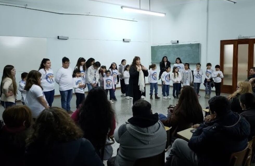 Concierto del Coro de niños y jóvenes de la biblioteca Alberdi