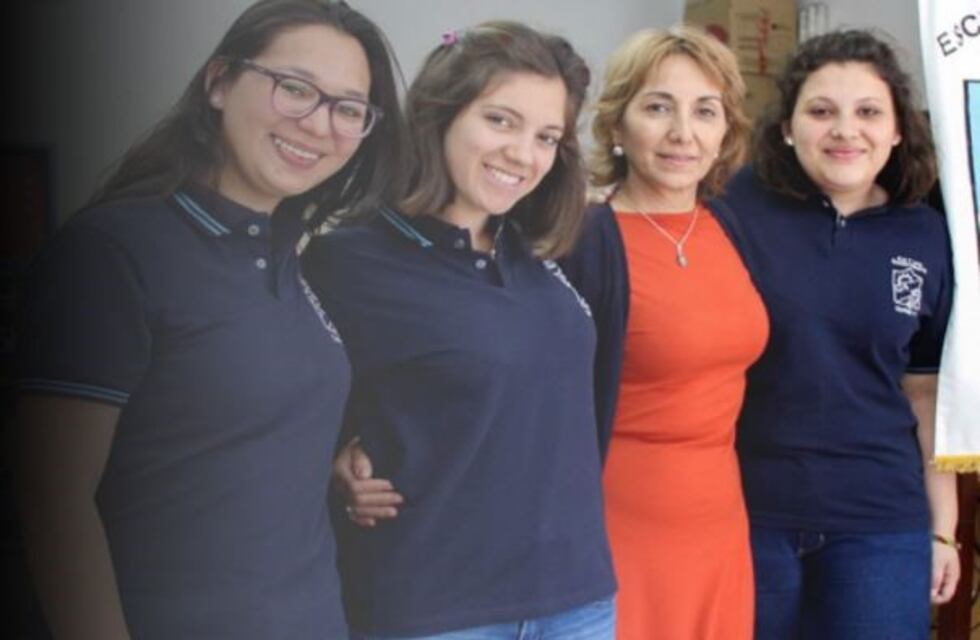 Cipolletti: Tres alumnas viajarán a Tecnópolis por haber inventado una  pulsera antipánico