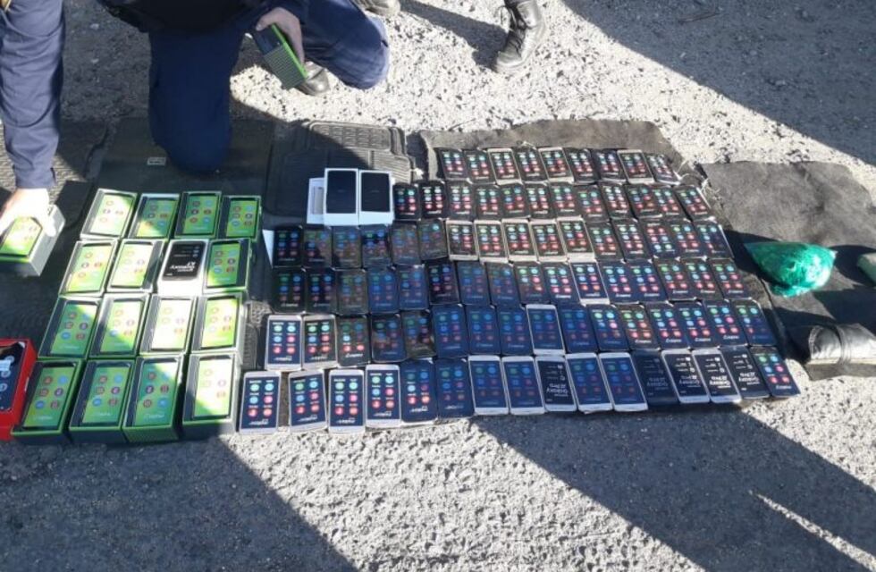 Carlos Paz: choferes de colectivo tenían 200 celulares sin documentación