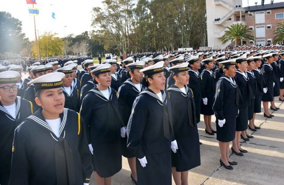 Aspirantes de la ESSA recibieron sus uniformes y juraron a la Bandera