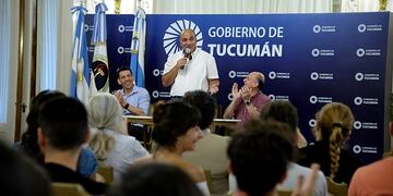 Manzur felicitó a la delegación tucumana que participó en Cosquín 2019 (Sec\u002E de Estado de Comunicación Pública\u002E Gobierno de Tucumán)