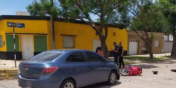 Impacto. La trágica colisión sucedió en una esquina de Leones.