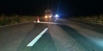 Un motociclista murió tras atropellar a un peatón