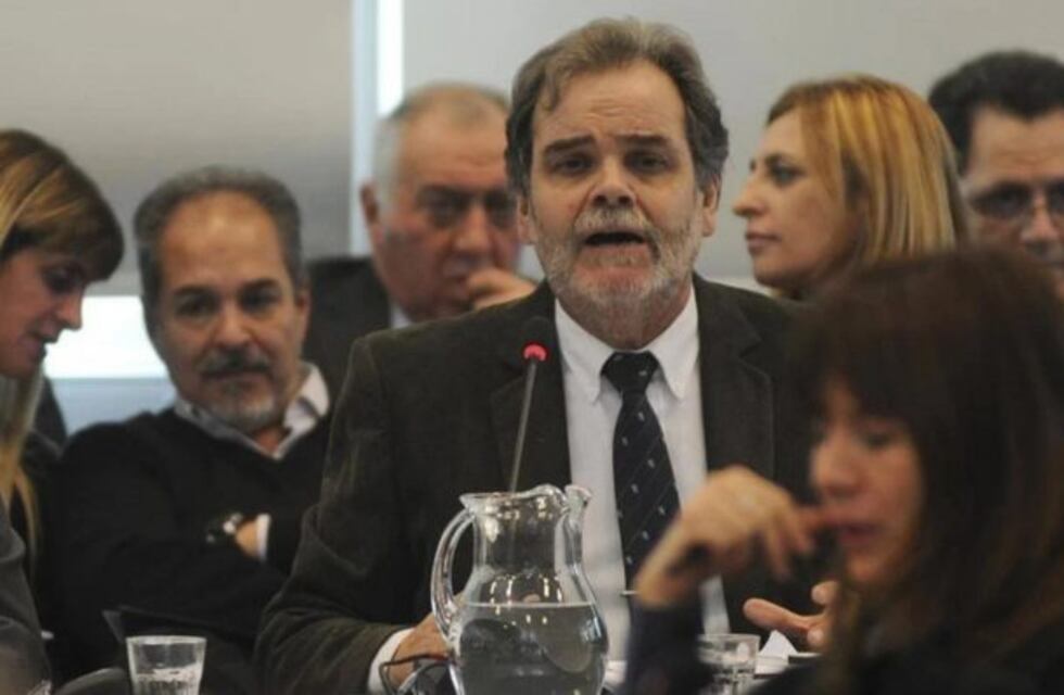 Eugenio Semino criticò el nuevo permiso necesario para los adultos mayores en la Ciudad