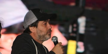 Gastón Pauls relatando sus experiencias ante el público\u002E