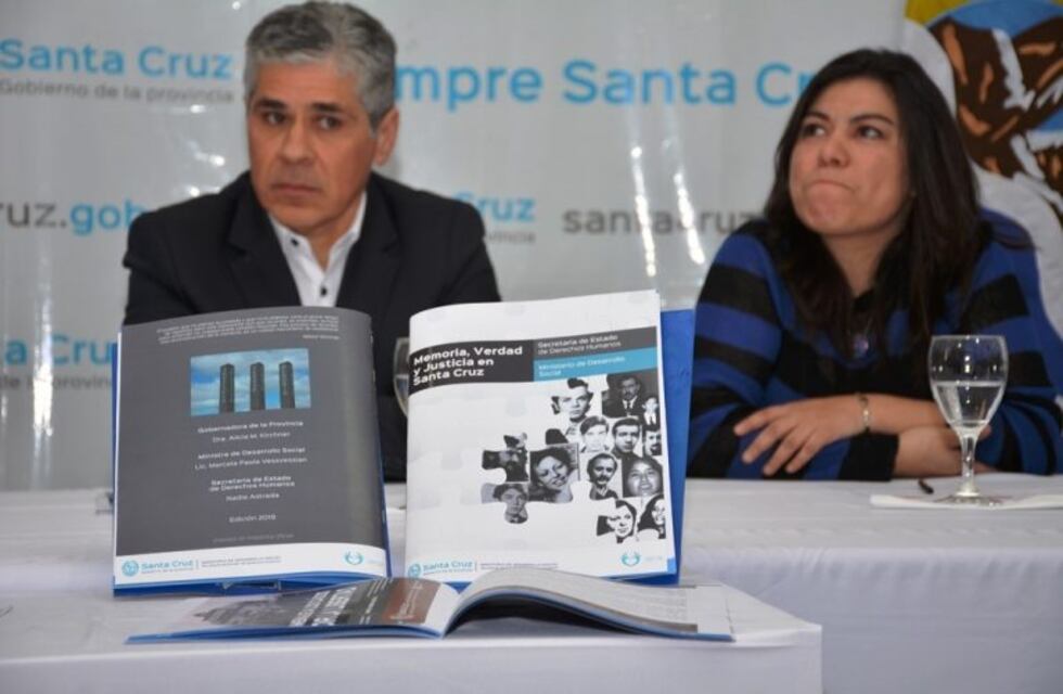Presentan revista "Memoria, verdad y justicia en Santa Cruz"