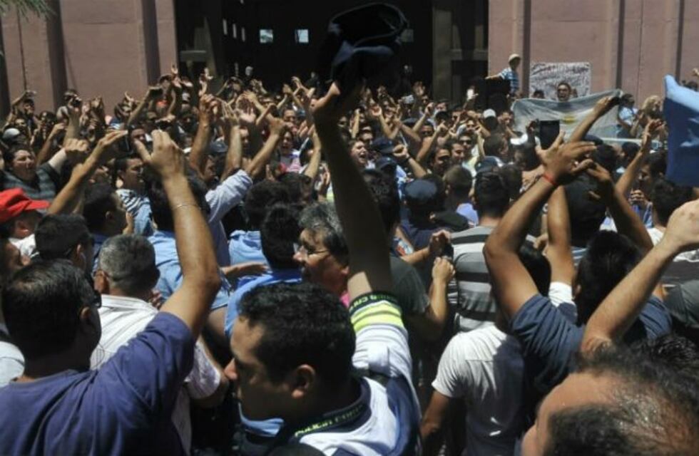 Comienza el megajuicio por el acuartelamiento policial de diciembre de 2013