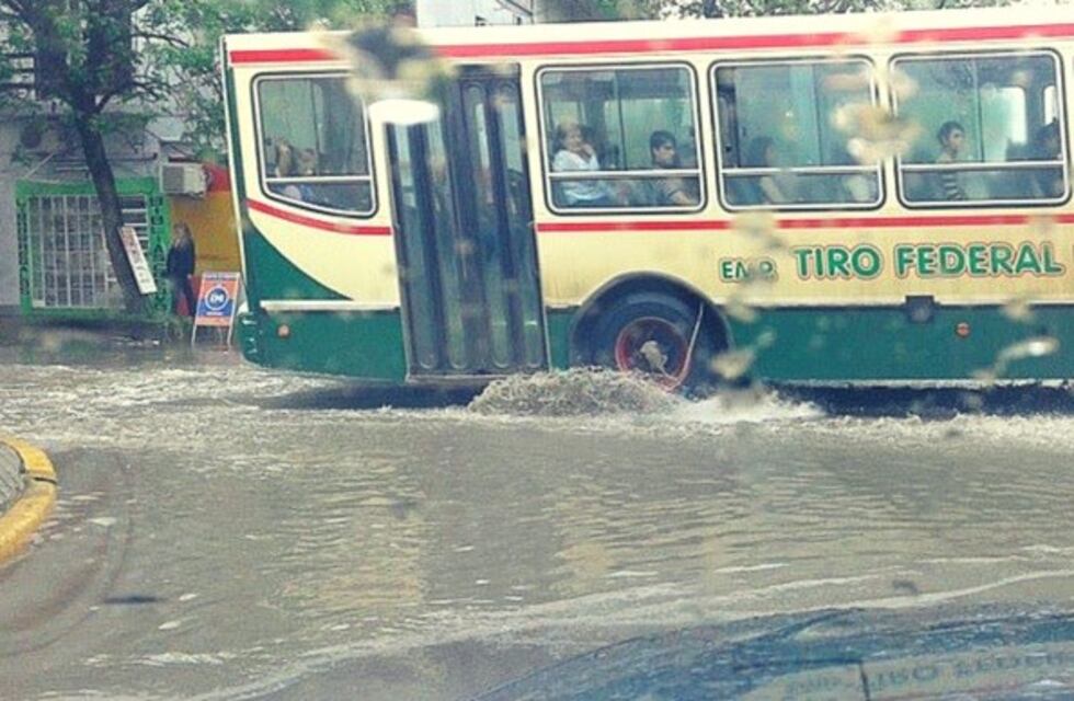 El servicio de transporte por colectivos se suspende por las lluvias