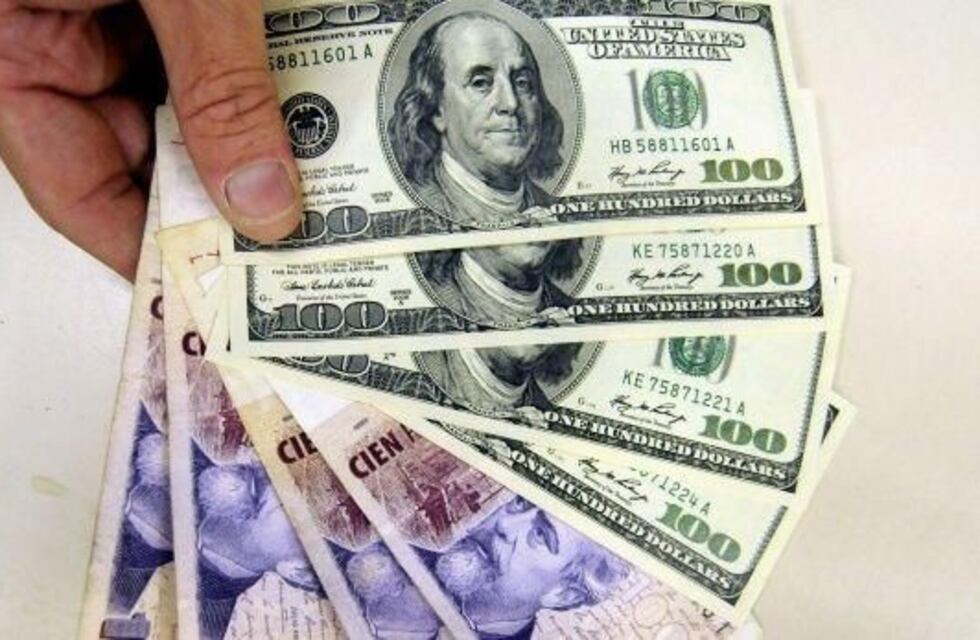 El dolar ya supera los 26 pesos en Mendoza