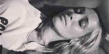 Julieta Prandi sorprendió a sus seguidores con fotos sensuales en las que luce un vestido con recortes y transparencias (Foto: Instagram/ @santiturienzo)