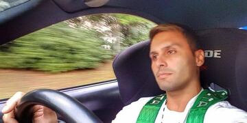 Radetic en un auto\u002E