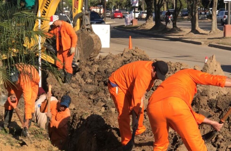 La municipalidad realiza 200 metros del cloacas en el Barrio Obrero