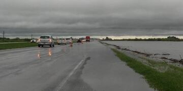 Una ciclista murió al ser arrollada por una camioneta en la autopista a Santa Fe\u002E (Aire de Santa Fe)