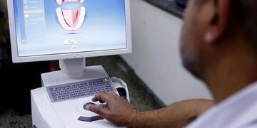 Implantes dentales en menos de 45 minutos\u002E Hospital Odontológico de la UNLP\u002E