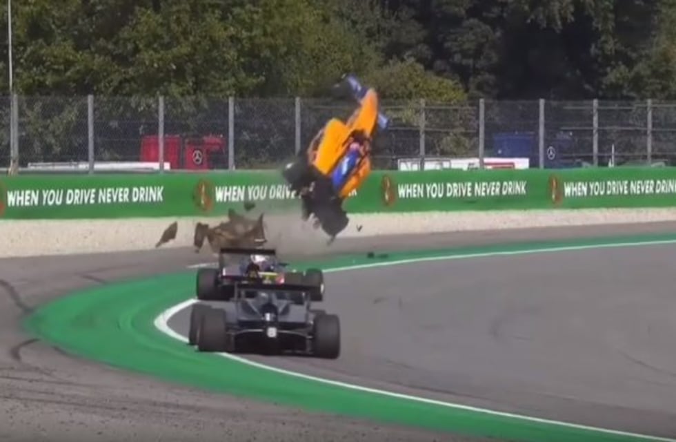 Las impactantes imágenes de un accidente en la Fórmula 3 que pudo haber acabado en tragedia