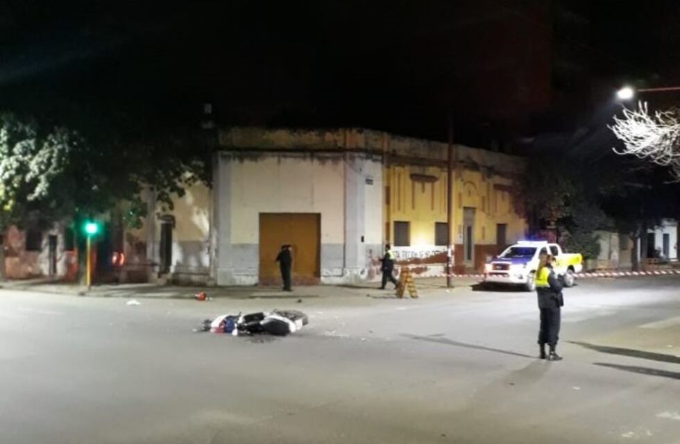Un hombre falleció en un choque fatal entre una moto y un colectivo