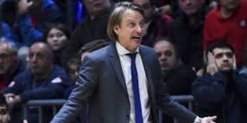 El entrenador no alcanzó la regularidad en el actual campeón y fue despedido\u002E