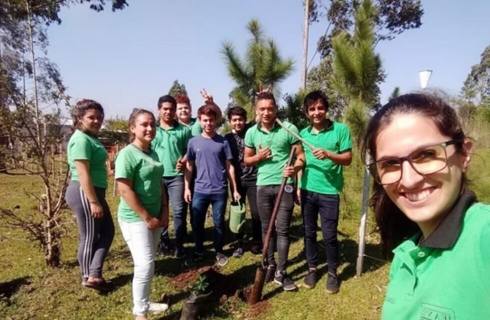 Una escuela agrícola celebró el Día del Árbol con una plantación en San Javier