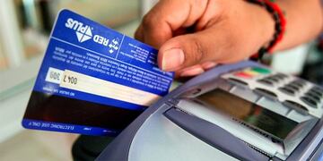 Es ilegal el recargo por compras con tarjeta de débito\u002E (Web)\u002E
