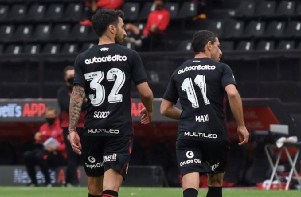Ignacio Scocco felicitó a Maxi Rodríguez por sus 21 años de carrera