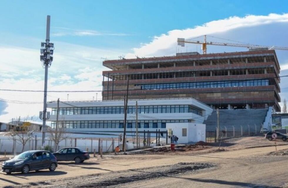 Pechi Quiroga gobernará por tres meses en la nueva sede del Municipio