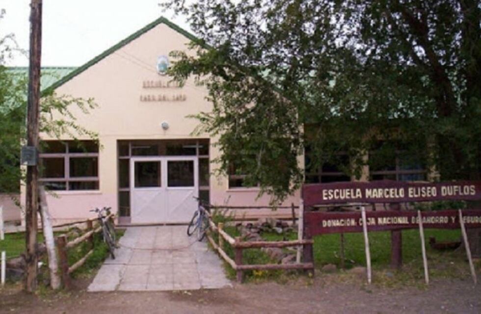 Padres tomaron escuela en Paso del Sapo por supuesto caso de abuso sexual