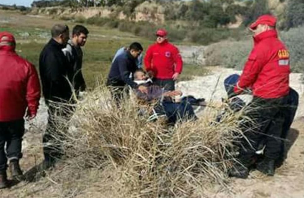 Rescataron a dos hombres que cayeron a la laguna Mar Chiquita