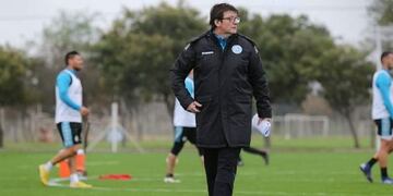 El técnico movería piezas en busca del primer triunfo del torneo, ante Barracas Central\u002E