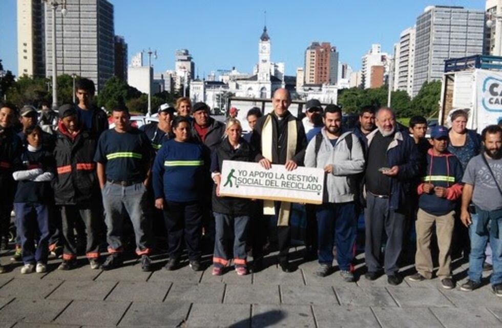 Un arzobispo de La Plata opinó sobre el reclamo de los cartoneros