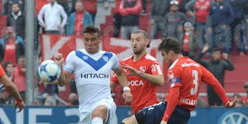 DYN910, AVELLANEDA, 01/10/2017, INDEPENDIENTE VS VELEZ\u002E FOTO:DYN/CARLOS SARRAF\u002E cancha de independiente campeonato torneo superliga de primera division futbol futbolistas partido independiente velez sarsfield