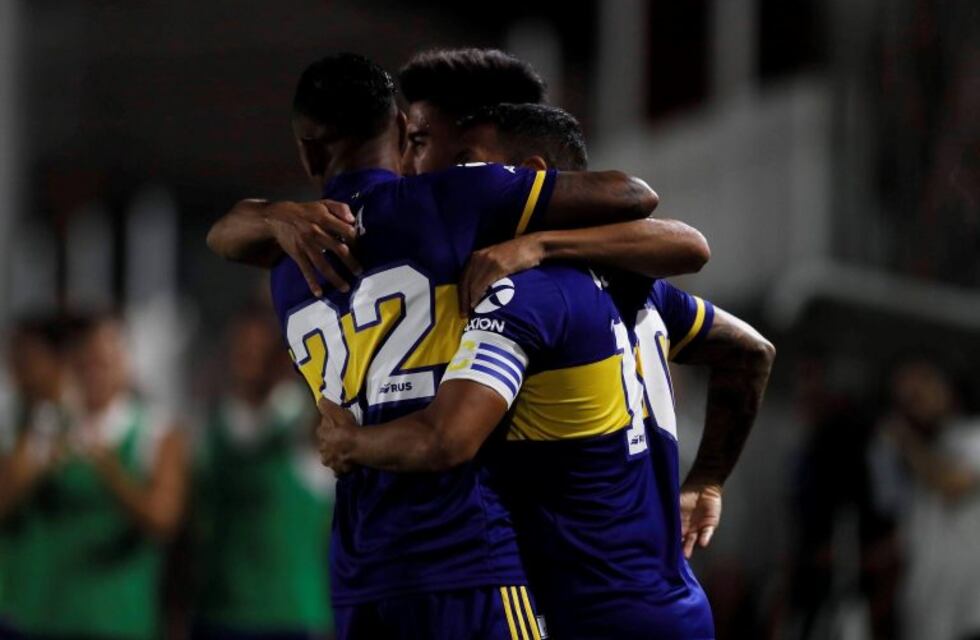 Boca goleó 4-0 a Central Córdoba y sigue de cerca a River en la tabla