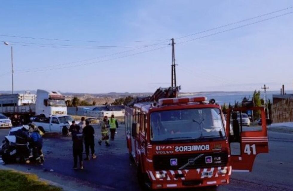 Choque frontal con lesionados frente al Chalet Huergo