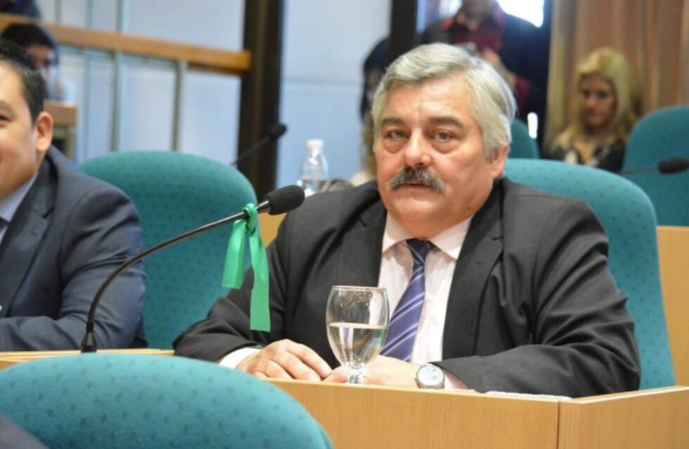 Diputado Lozano acusó al titular del IDUV criticando las prioridades de los funcionarios