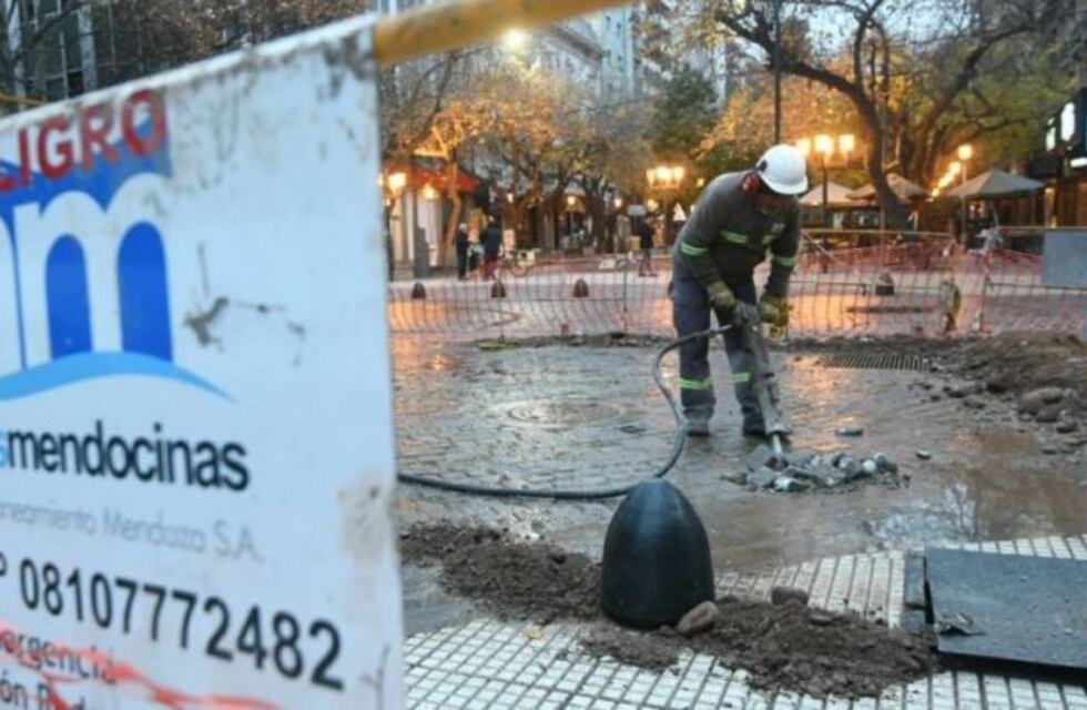 Se rompió un caño maestro y habrá cortes de agua