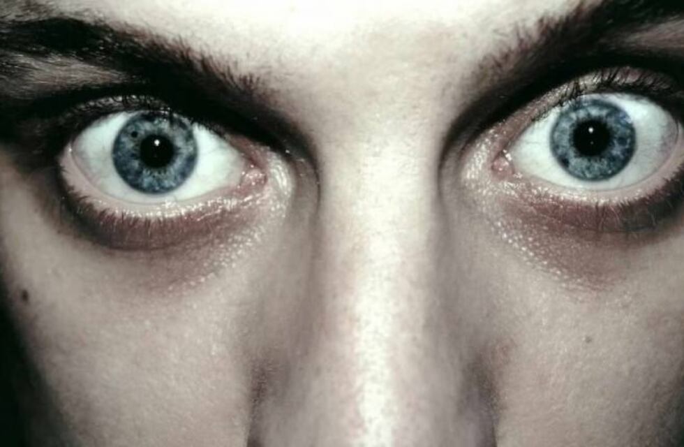 Un nuevo reto viral estalla en las redes: ¿Pueden encontrar a quien tiene los ojos cerrados?