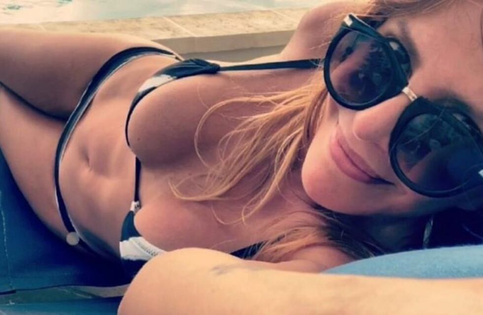 Mónica Ayos, nostálgica, compartió sensuales fotos de antes de la cuarentena