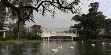 En todo el territorio porteño solo hay un curso de agua por detrás de este lago: el Riachuelo\u002E
