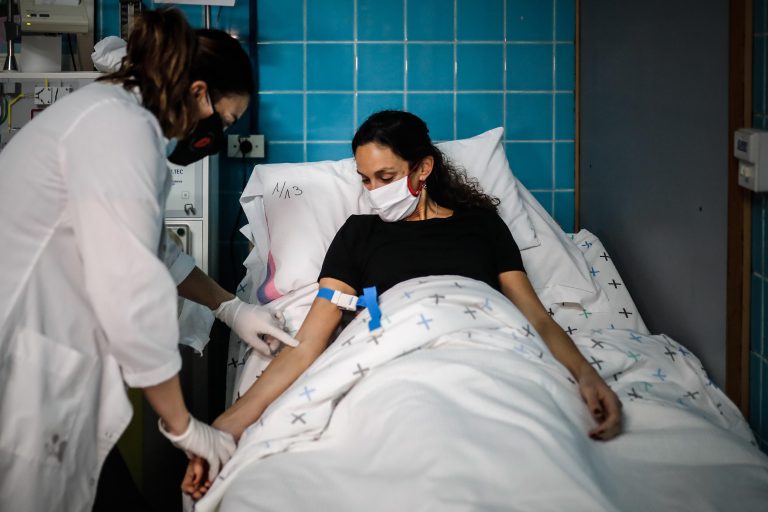 El 70% de quienes se ofrecen como donantes de plasma en la provincia de Buenos Aires son mujeres