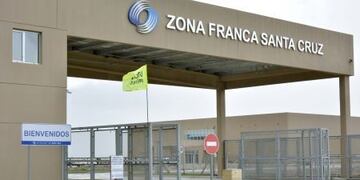 Funcionarios de Aduana justificaron demoras en la apertura de la Zona Franca