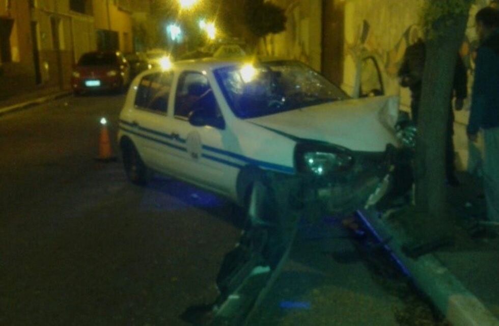 Un taxista se descompuso y chocó contra un árbol en San Luis