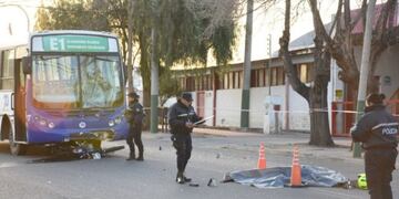 Un motociclista murió en el acto al ser impactado por un colectivo en San Luis\u002E