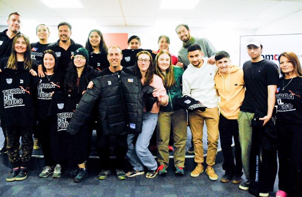 Delegación fueguina viajó para participar de los Juegos Nacionales Evita de Invierno