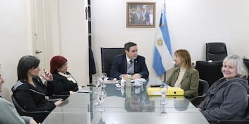 “Ya estamos en fase de pre-aplicación de proyecto”, afirmó la doctora Janet Cañizales tras reunirse con el ministro Luis Medina Ruiz para ultimar los ensayos en hospitales del SIPROSA.